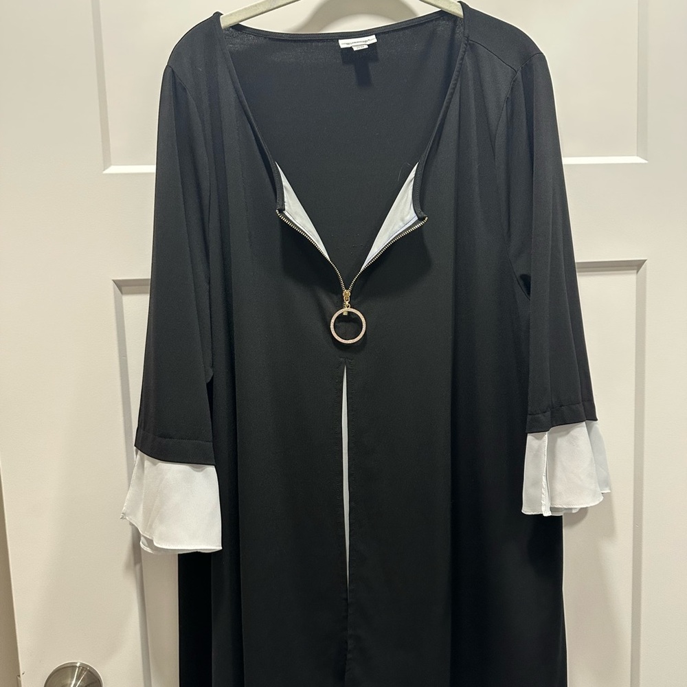 Avenue Black and White Women's Robe